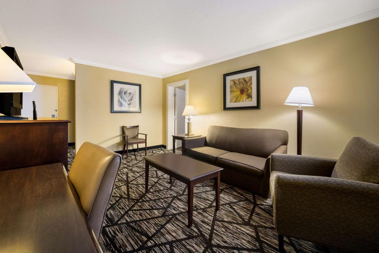 Quality Inn And Suites Fairgrounds - Syracuse Seneca Knolls Luaran gambar